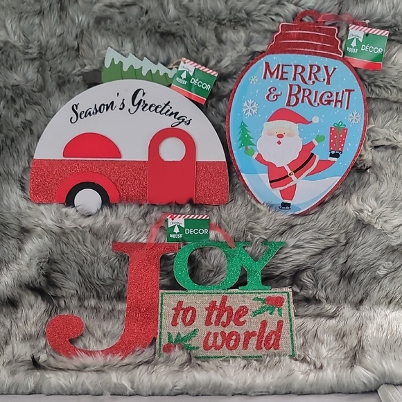 Other - ✨3 for $15✨ Bundle sale –Festive Holiday Decor Set - Red, Green, White